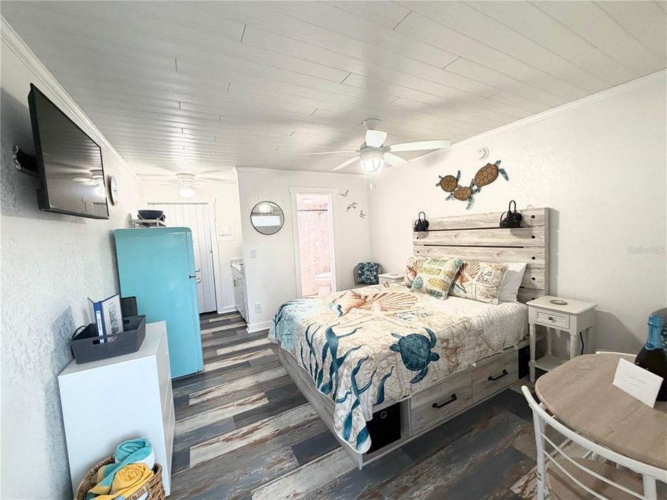 For Sale: $149,000 (1 beds, 1 baths, 240 Square Feet)
