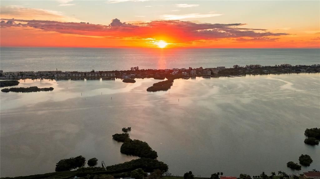 Activo con contrato: $499,000 (3 camas, 3 baños, 1781 Pies cuadrados)