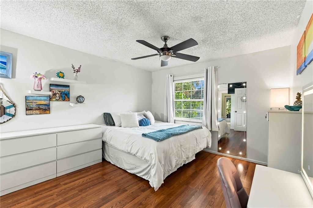 Activo con contrato: $499,000 (3 camas, 3 baños, 1781 Pies cuadrados)