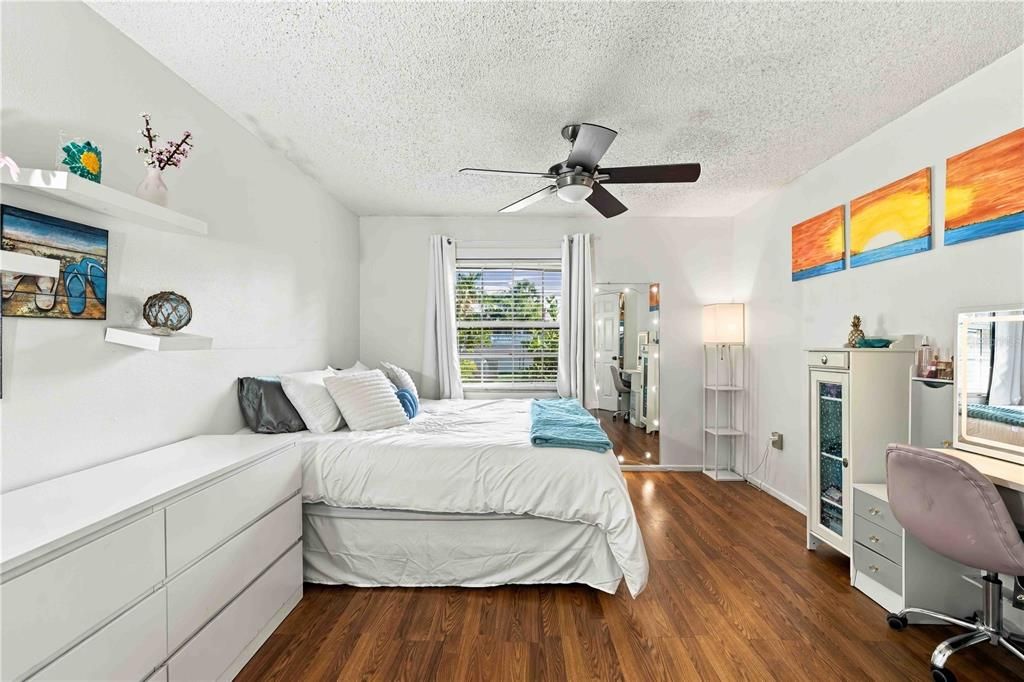 Activo con contrato: $499,000 (3 camas, 3 baños, 1781 Pies cuadrados)
