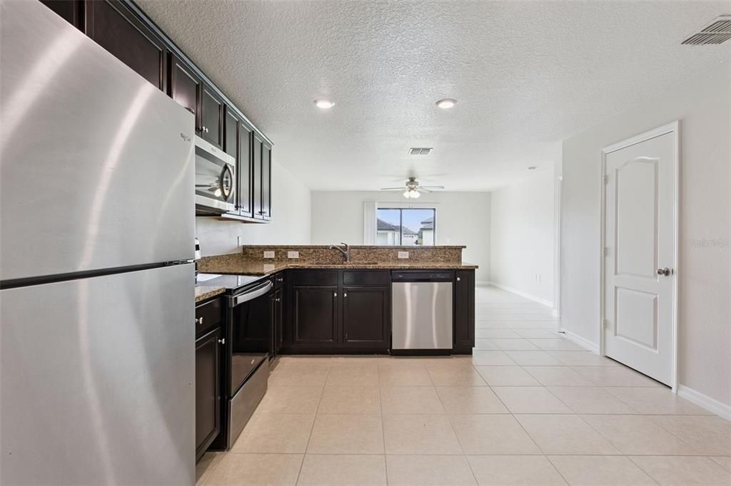 For Sale: $290,000 (3 beds, 2 baths, 1515 Square Feet)