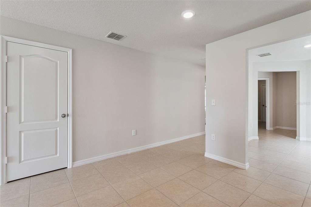 For Sale: $290,000 (3 beds, 2 baths, 1515 Square Feet)