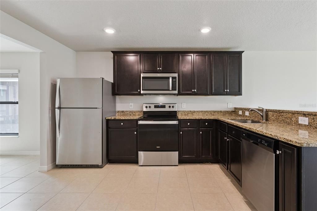 For Sale: $290,000 (3 beds, 2 baths, 1515 Square Feet)