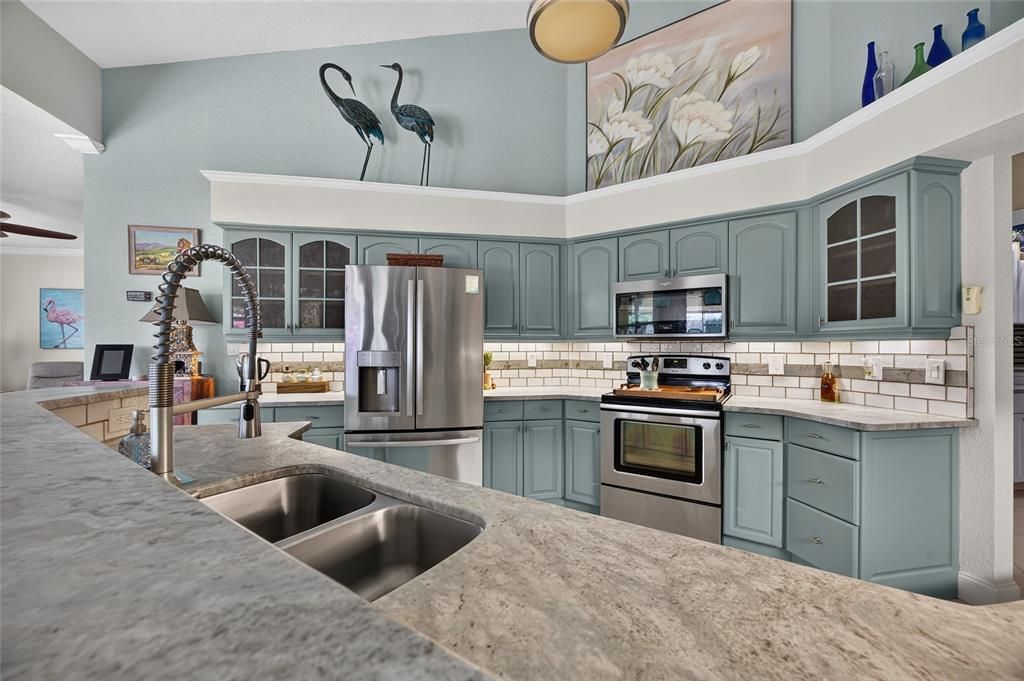 Active With Contract: $429,900 (3 beds, 3 baths, 2156 Square Feet)