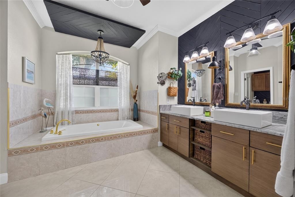 Active With Contract: $429,900 (3 beds, 3 baths, 2156 Square Feet)