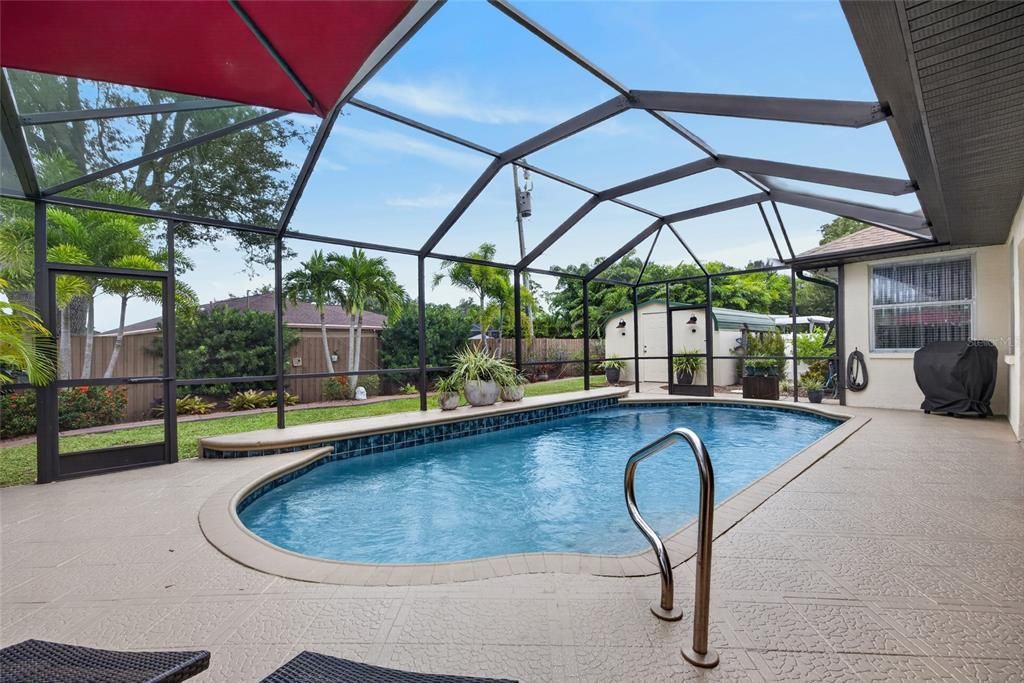 Active With Contract: $429,900 (3 beds, 3 baths, 2156 Square Feet)