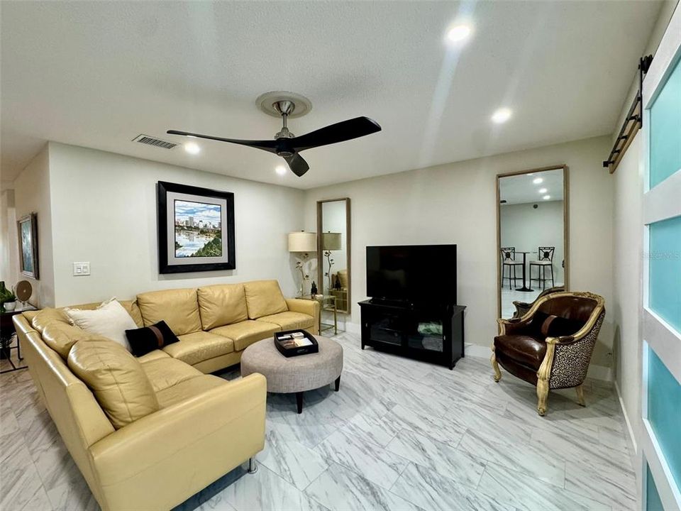 For Rent: $1,950 (1 beds, 1 baths, 1060 Square Feet)