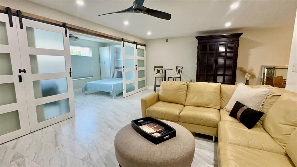 For Rent: $1,950 (1 beds, 1 baths, 1060 Square Feet)