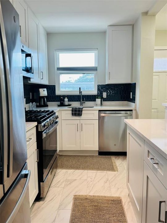 For Rent: $1,950 (1 beds, 1 baths, 1060 Square Feet)