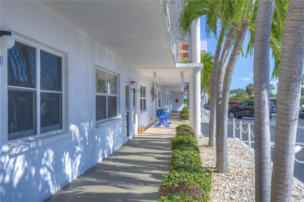 For Rent: $1,950 (1 beds, 1 baths, 1060 Square Feet)