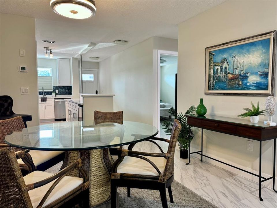 For Rent: $1,950 (1 beds, 1 baths, 1060 Square Feet)