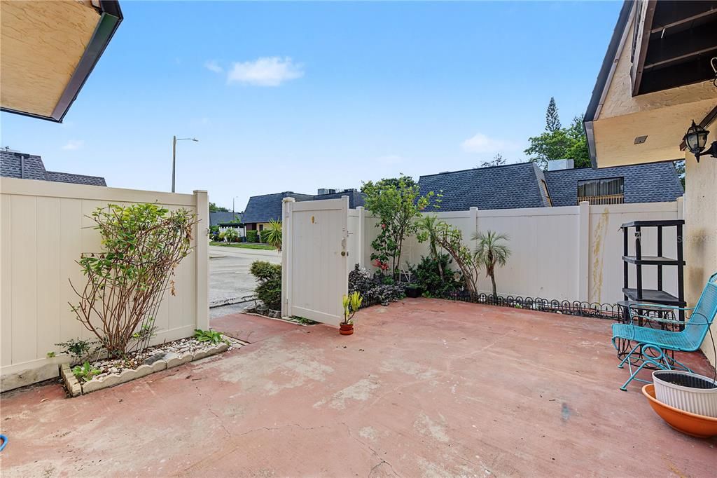 For Sale: $229,900 (2 beds, 2 baths, 1302 Square Feet)