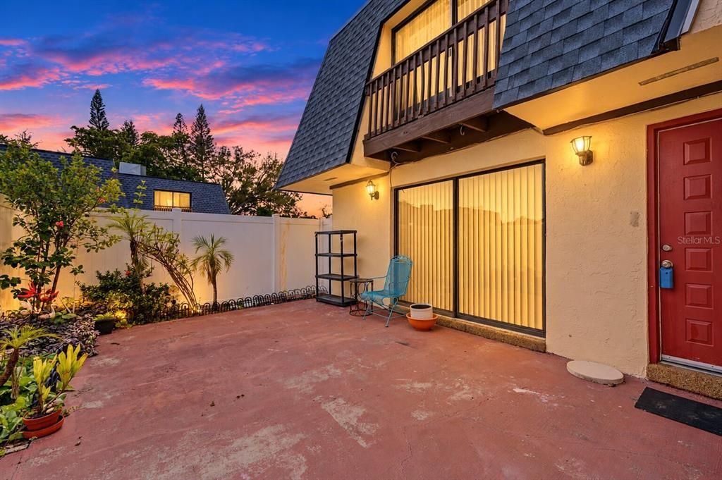 For Sale: $229,900 (2 beds, 2 baths, 1302 Square Feet)