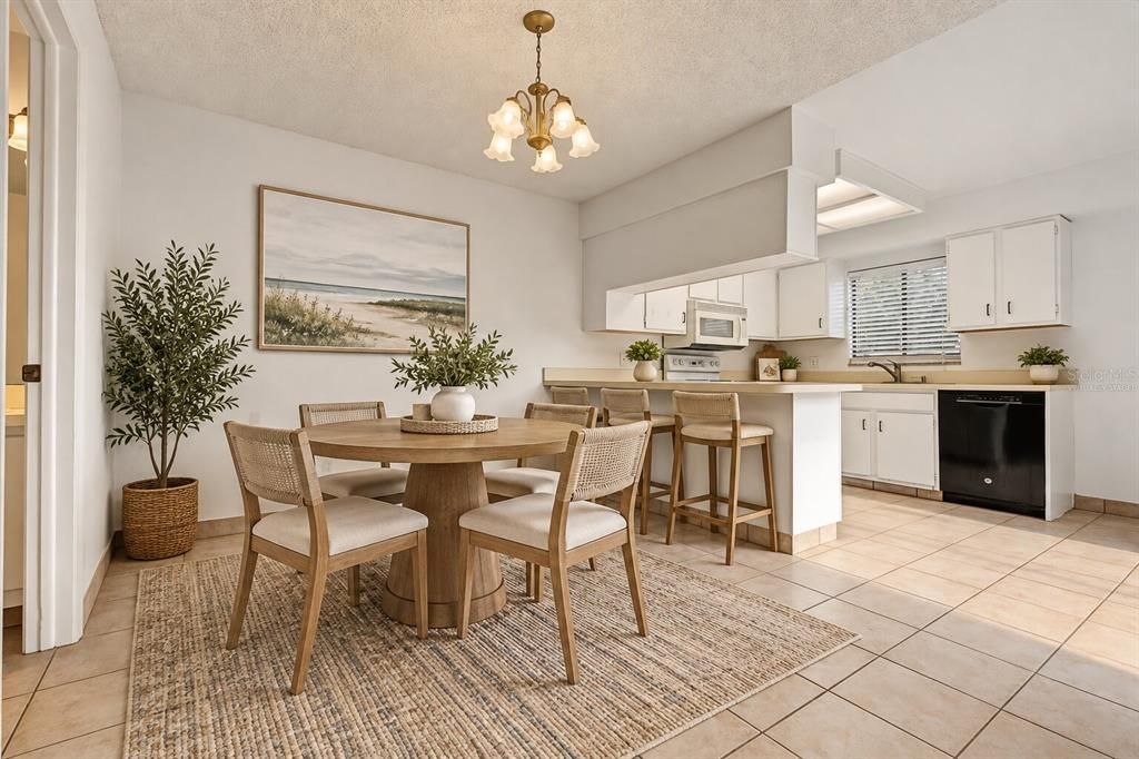 For Sale: $229,900 (2 beds, 2 baths, 1302 Square Feet)