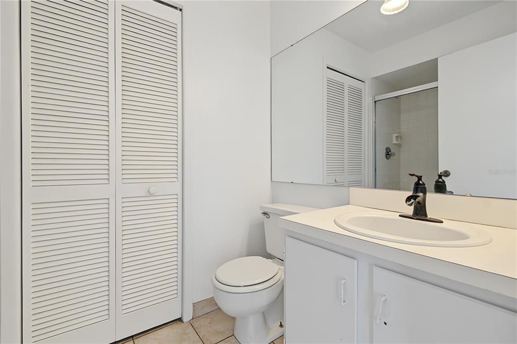 For Sale: $229,900 (2 beds, 2 baths, 1302 Square Feet)