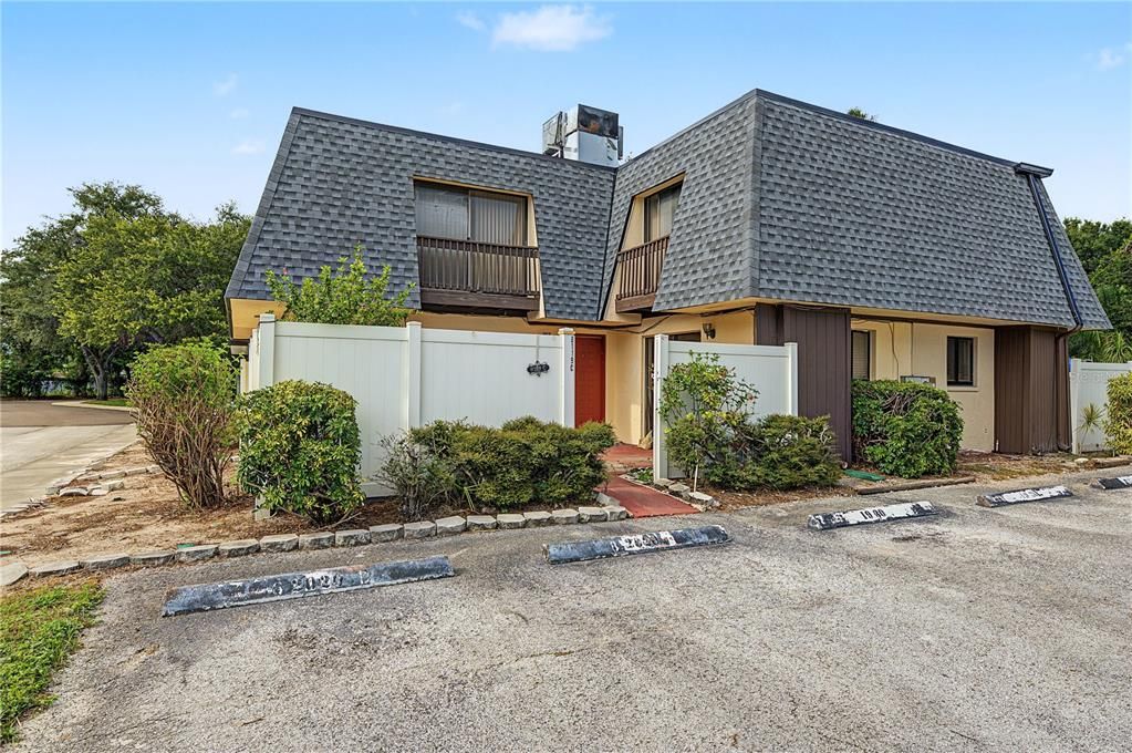 For Sale: $229,900 (2 beds, 2 baths, 1302 Square Feet)