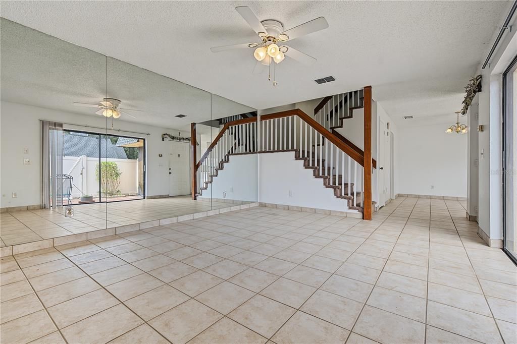 For Sale: $229,900 (2 beds, 2 baths, 1302 Square Feet)
