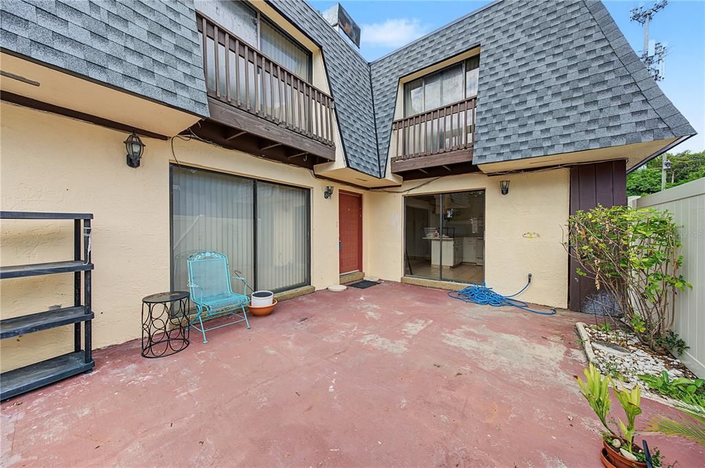 For Sale: $229,900 (2 beds, 2 baths, 1302 Square Feet)