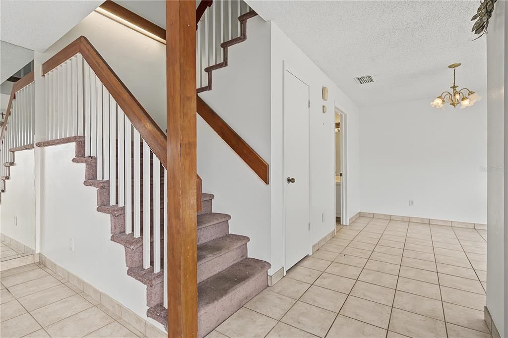 For Sale: $229,900 (2 beds, 2 baths, 1302 Square Feet)