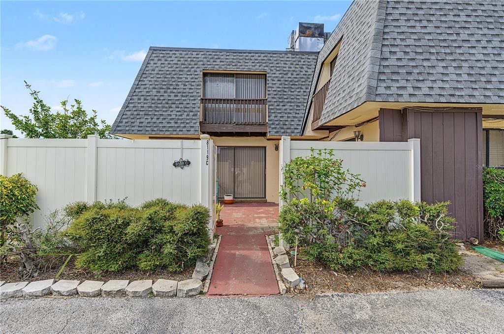 For Sale: $229,900 (2 beds, 2 baths, 1302 Square Feet)