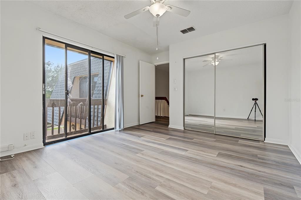 For Sale: $229,900 (2 beds, 2 baths, 1302 Square Feet)