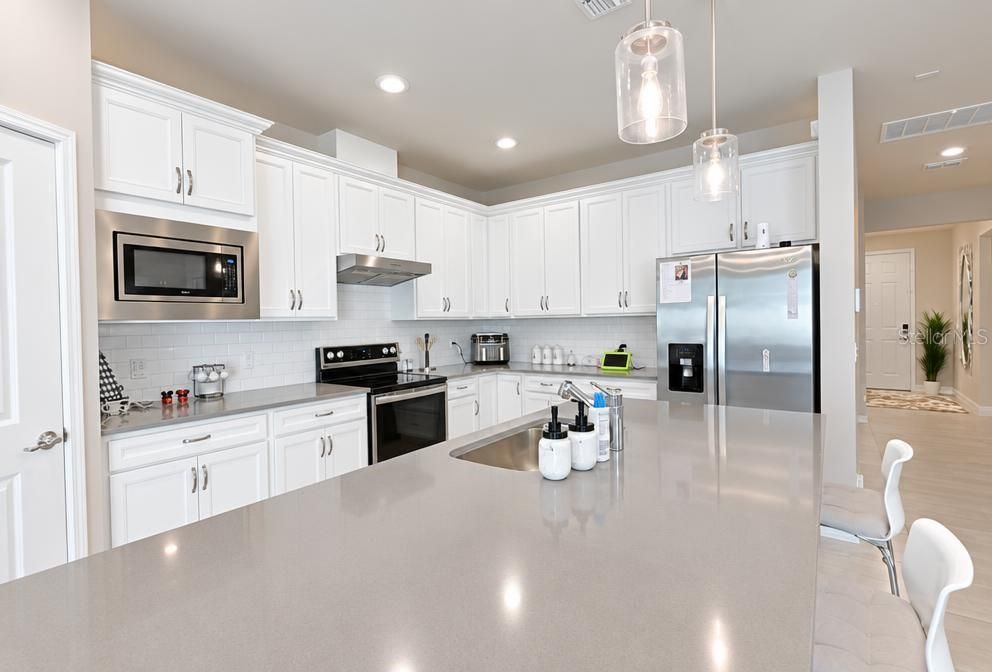 For Sale: $469,500 (3 beds, 2 baths, 2056 Square Feet)