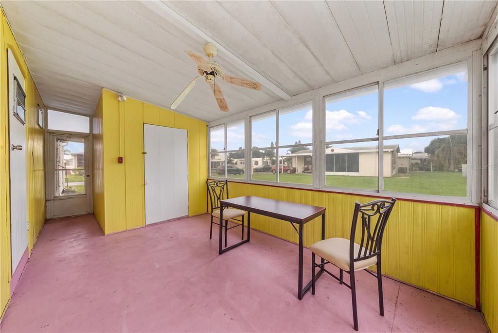 For Sale: $98,000 (2 beds, 1 baths, 660 Square Feet)