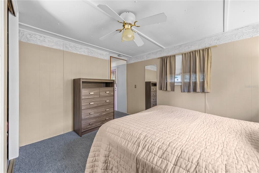 For Sale: $98,000 (2 beds, 1 baths, 660 Square Feet)