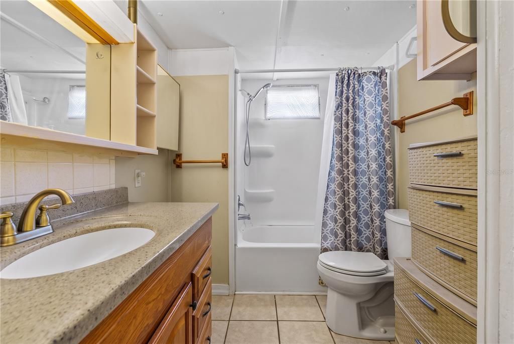 For Sale: $98,000 (2 beds, 1 baths, 660 Square Feet)