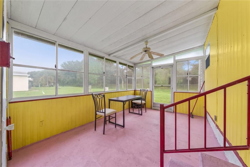 For Sale: $98,000 (2 beds, 1 baths, 660 Square Feet)
