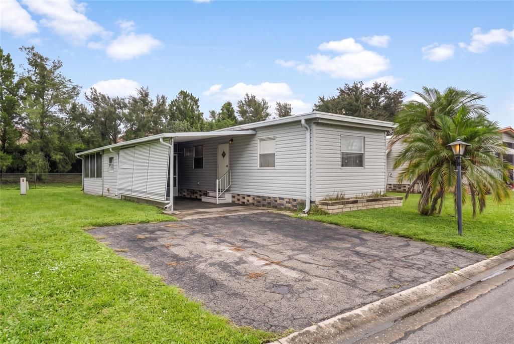 For Sale: $98,000 (2 beds, 1 baths, 660 Square Feet)