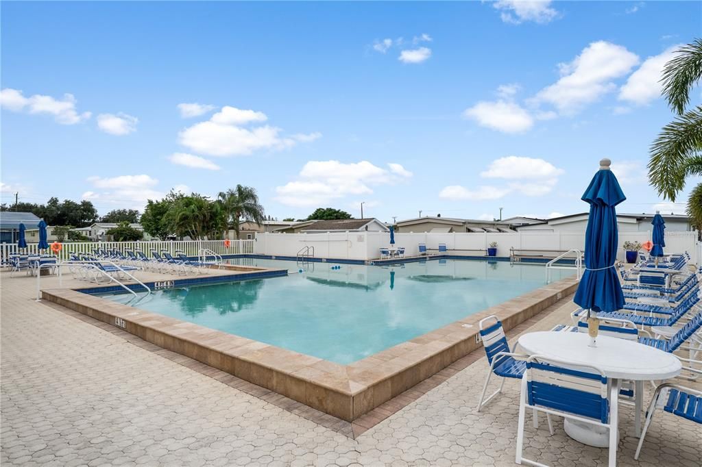 For Sale: $98,000 (2 beds, 1 baths, 660 Square Feet)