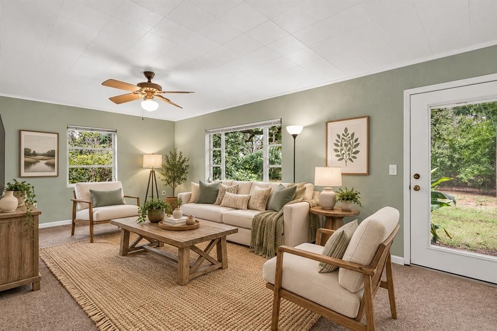 For Sale: $289,000 (2 beds, 1 baths, 1232 Square Feet)