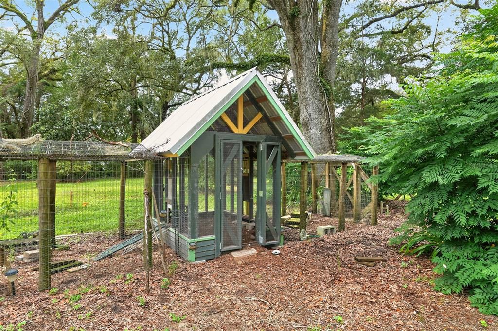 For Sale: $289,000 (2 beds, 1 baths, 1232 Square Feet)