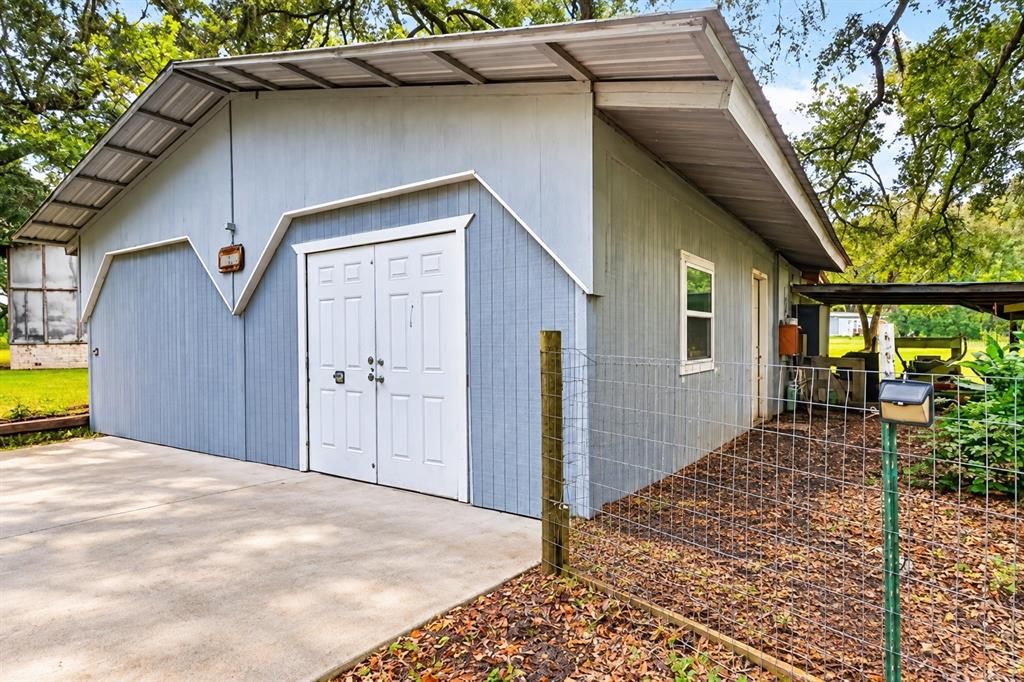 For Sale: $289,000 (2 beds, 1 baths, 1232 Square Feet)