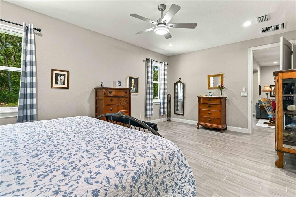 For Sale: $499,000 (3 beds, 2 baths, 2070 Square Feet)