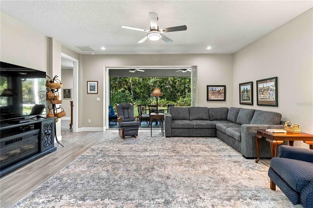For Sale: $499,000 (3 beds, 2 baths, 2070 Square Feet)