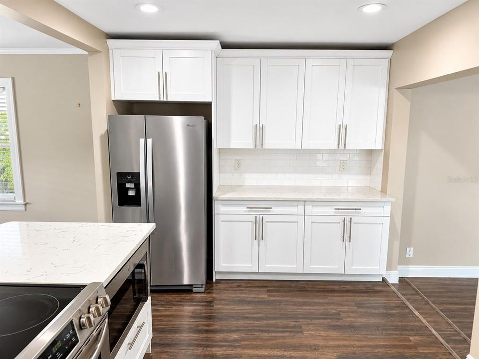 For Sale: $333,500 (2 beds, 1 baths, 885 Square Feet)