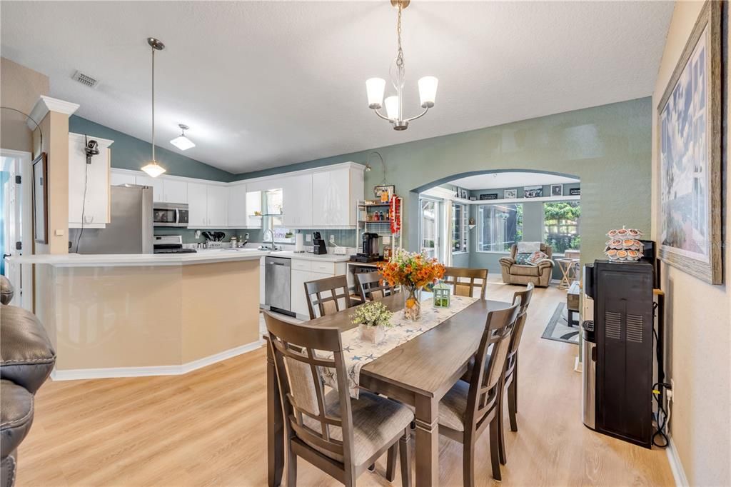 For Sale: $489,000 (3 beds, 2 baths, 1656 Square Feet)