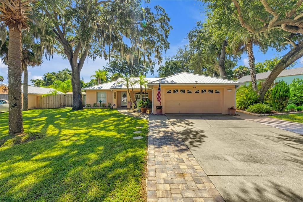 For Sale: $489,000 (3 beds, 2 baths, 1656 Square Feet)