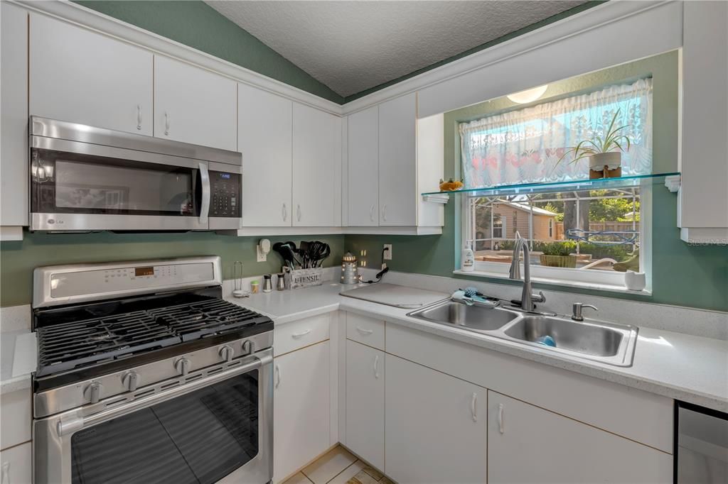 For Sale: $489,000 (3 beds, 2 baths, 1656 Square Feet)
