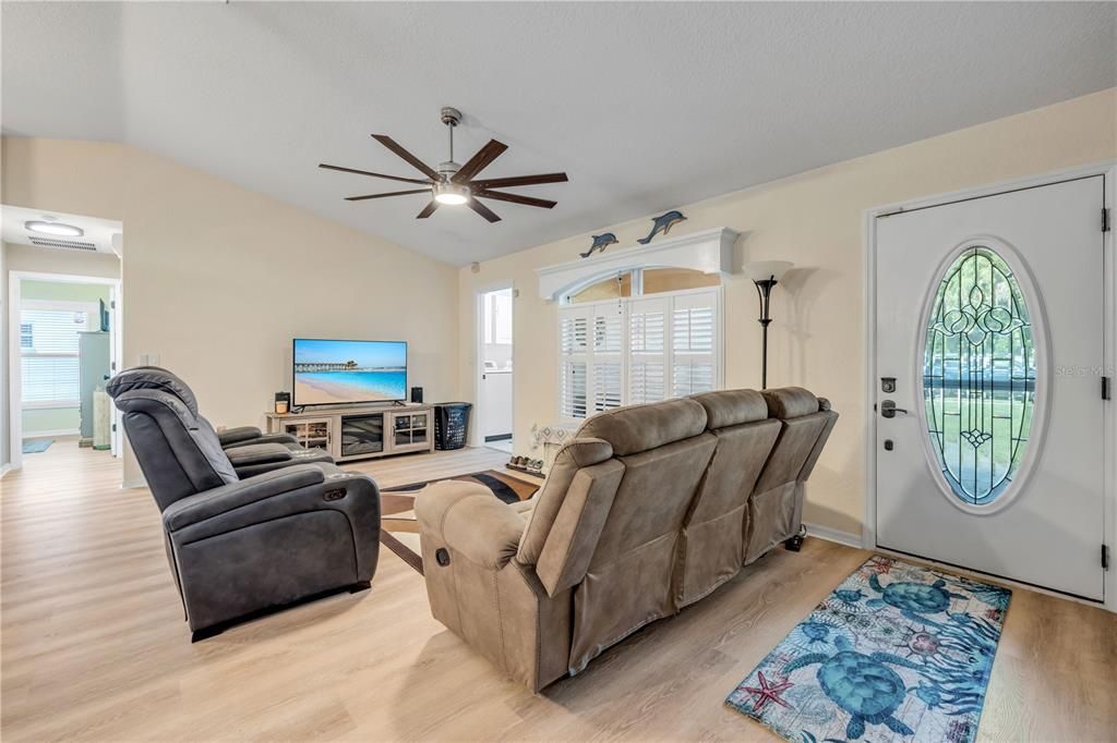 For Sale: $489,000 (3 beds, 2 baths, 1656 Square Feet)