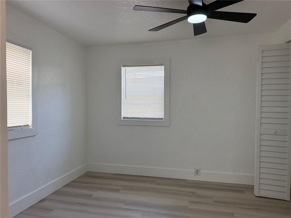 For Sale: $199,900 (2 beds, 1 baths, 697 Square Feet)