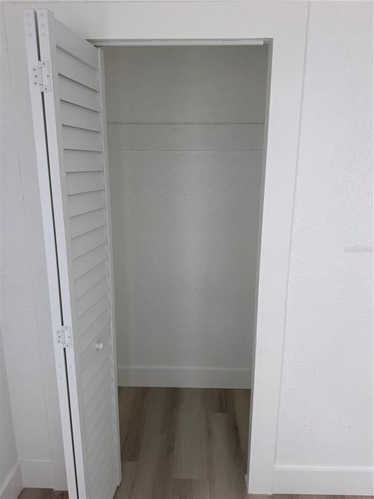 For Sale: $199,900 (2 beds, 1 baths, 697 Square Feet)