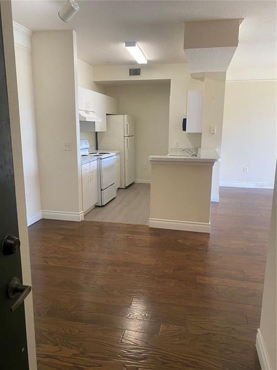 For Rent: $1,325 (1 beds, 1 baths, 780 Square Feet)