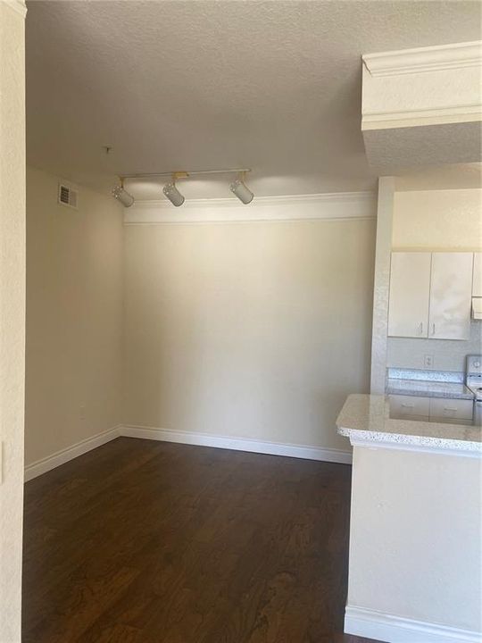 For Rent: $1,325 (1 beds, 1 baths, 780 Square Feet)