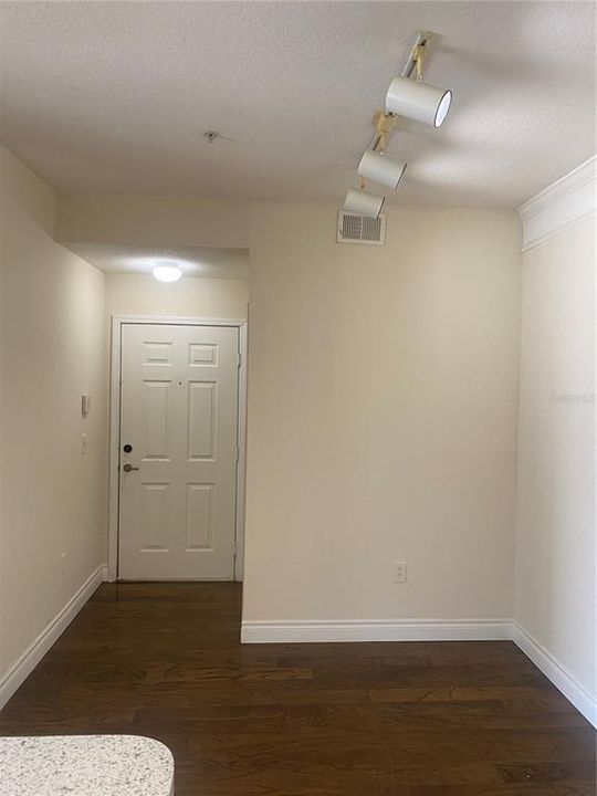 For Rent: $1,325 (1 beds, 1 baths, 780 Square Feet)