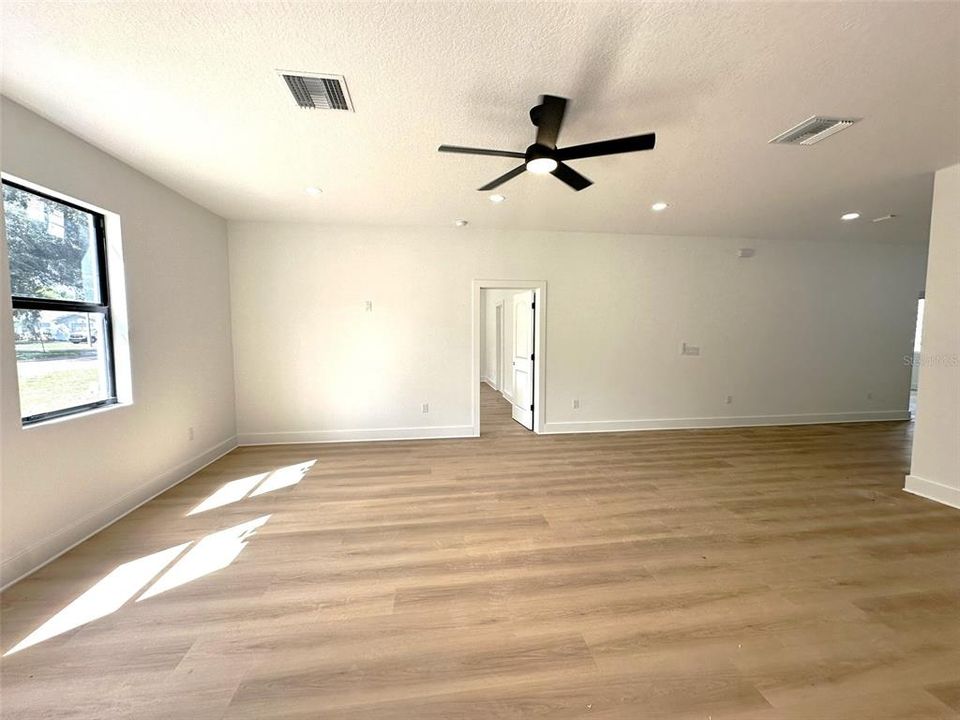 For Sale: $479,000 (4 beds, 2 baths, 1968 Square Feet)