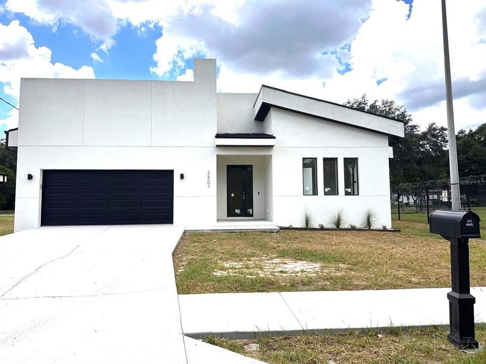 For Sale: $479,000 (4 beds, 2 baths, 1968 Square Feet)