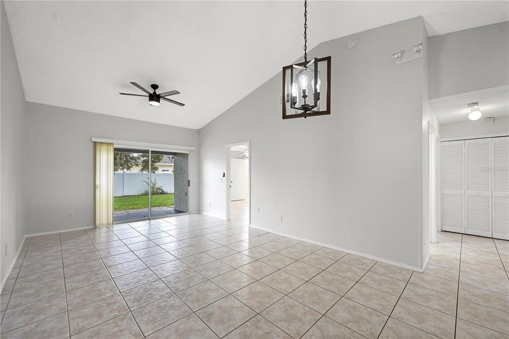 For Rent: $1,950 (3 beds, 2 baths, 1149 Square Feet)